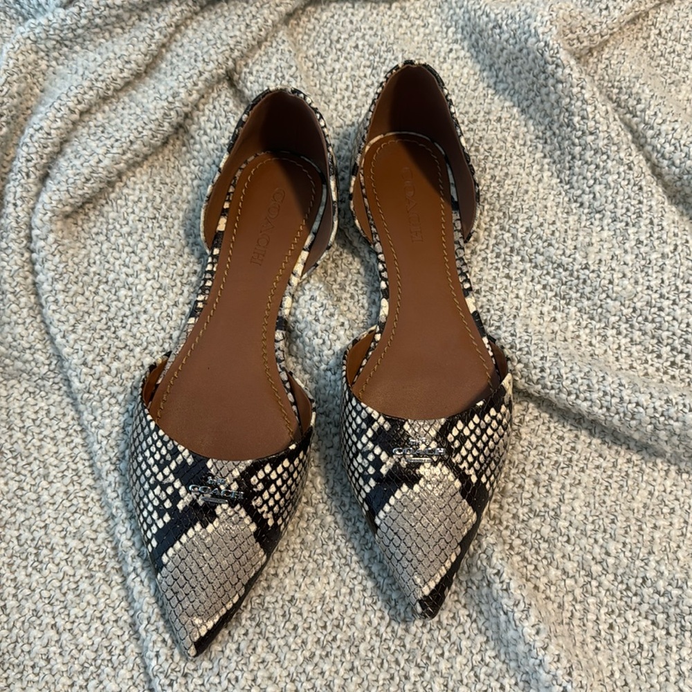 Coach flats. Size 9.5. In great condition